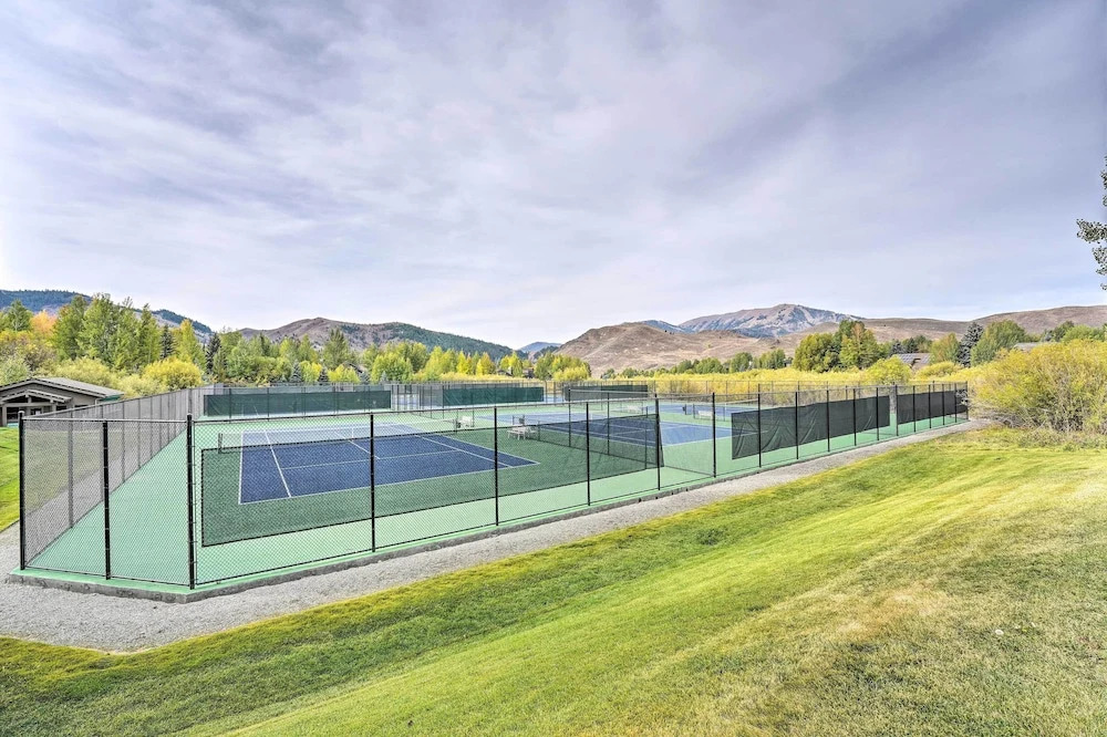All-season Sun Valley Retreat w/ Deck & Grill