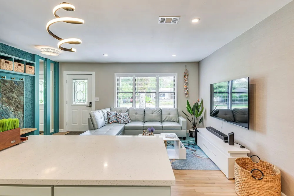 Fort Walton Beach Home: 3 Mi to Beach & Pier!