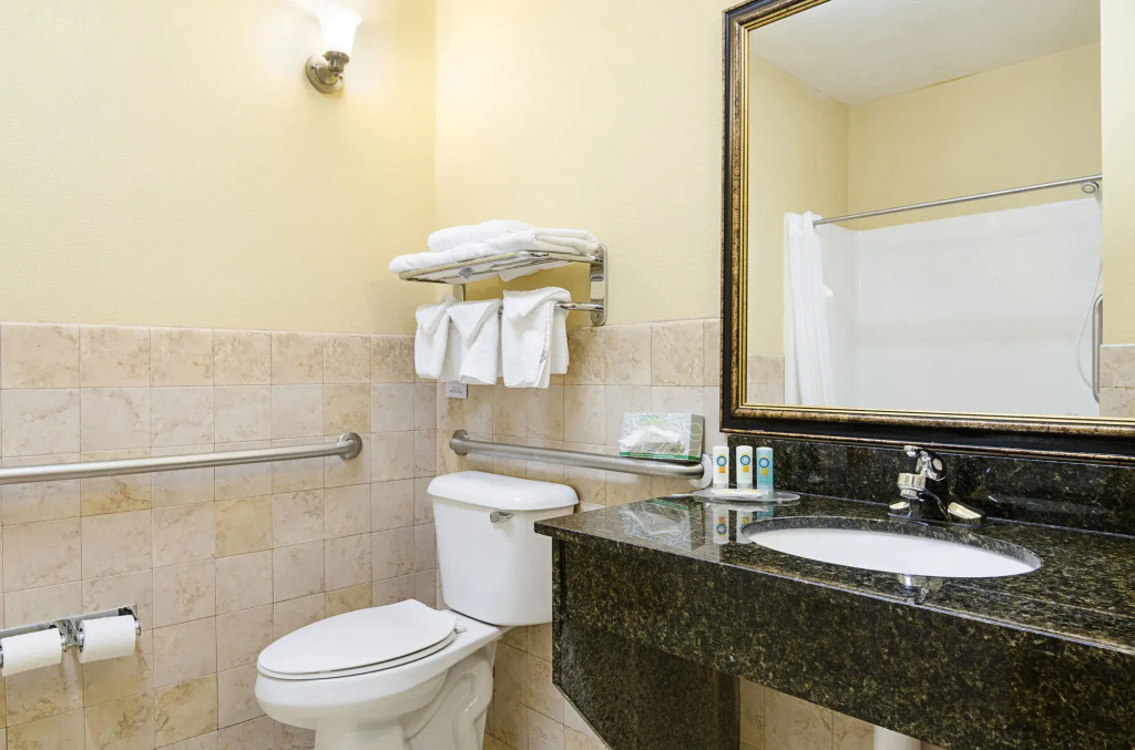 Holiday Inn Express & Suites - Olathe South by IHG