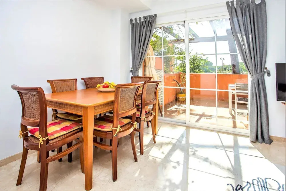 3 bed apartment close to beach BB43