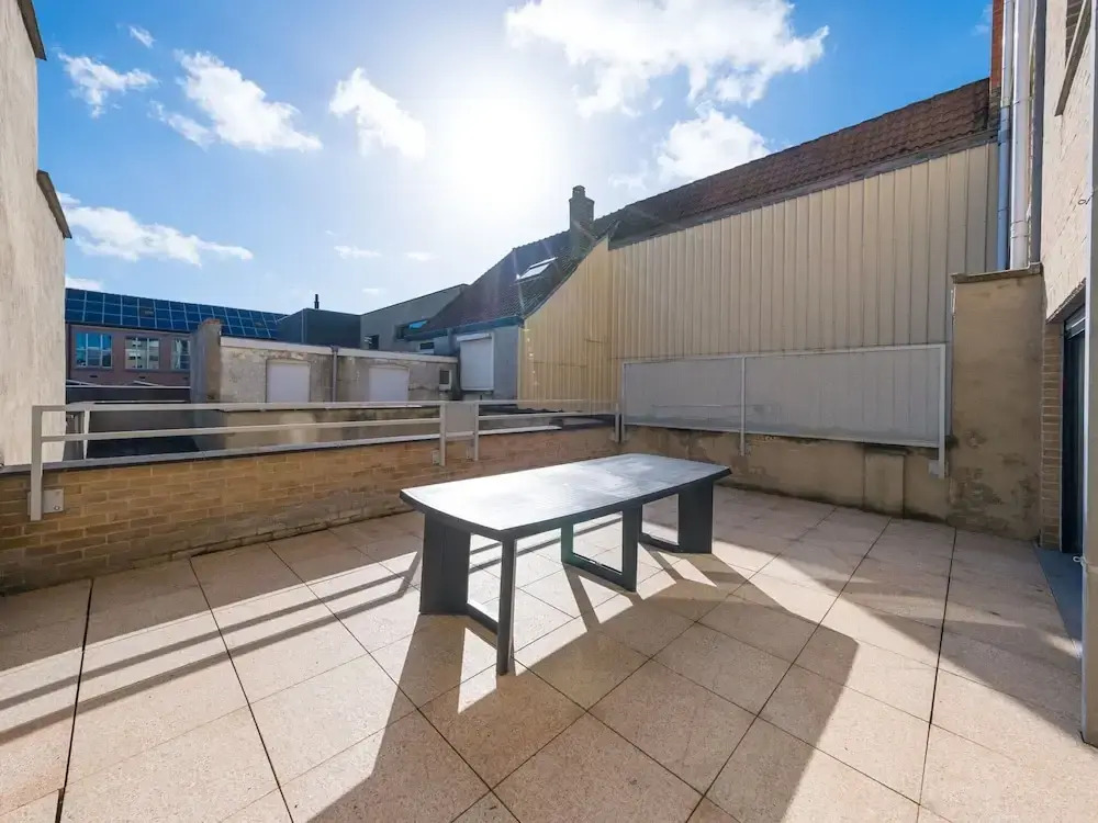 Apartment With 2 Bedrooms and Large Terrace