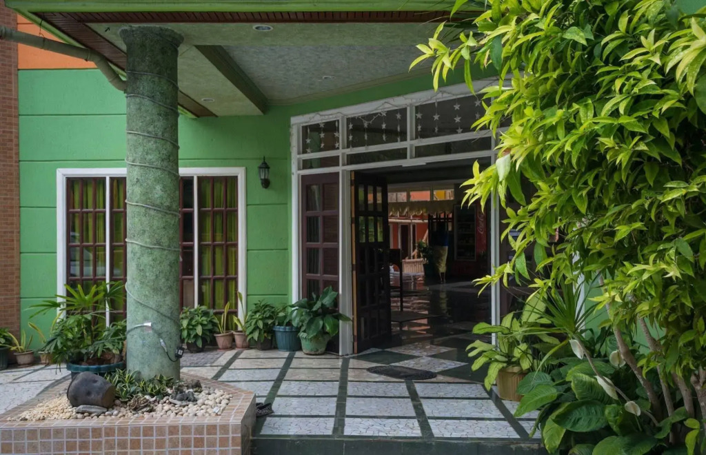Stefanie Grace Inn