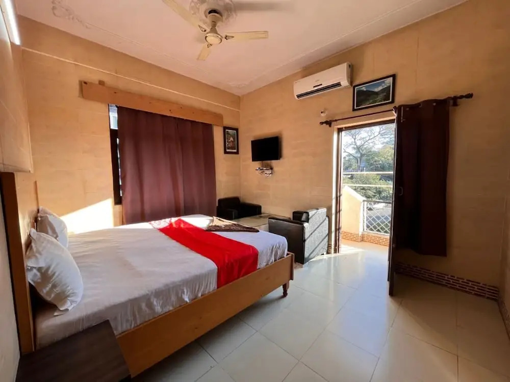 Hotel Raj Golden & Restaurant