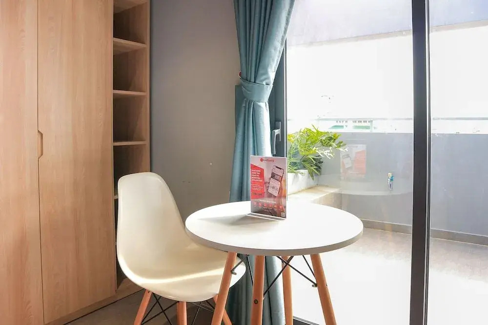 RedDoorz Plus  Le Van Sy Street 2
