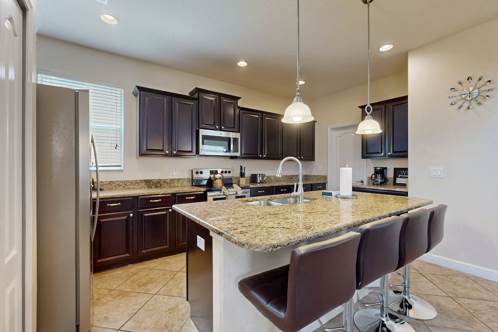 Dog-friendly Home With Private Pool, High-speed Wifi, Central AC, & Washer/dryer