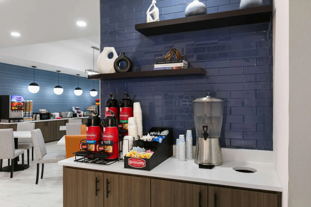 La Quinta Inn & Suites by Wyndham Ft Worth-Burleson