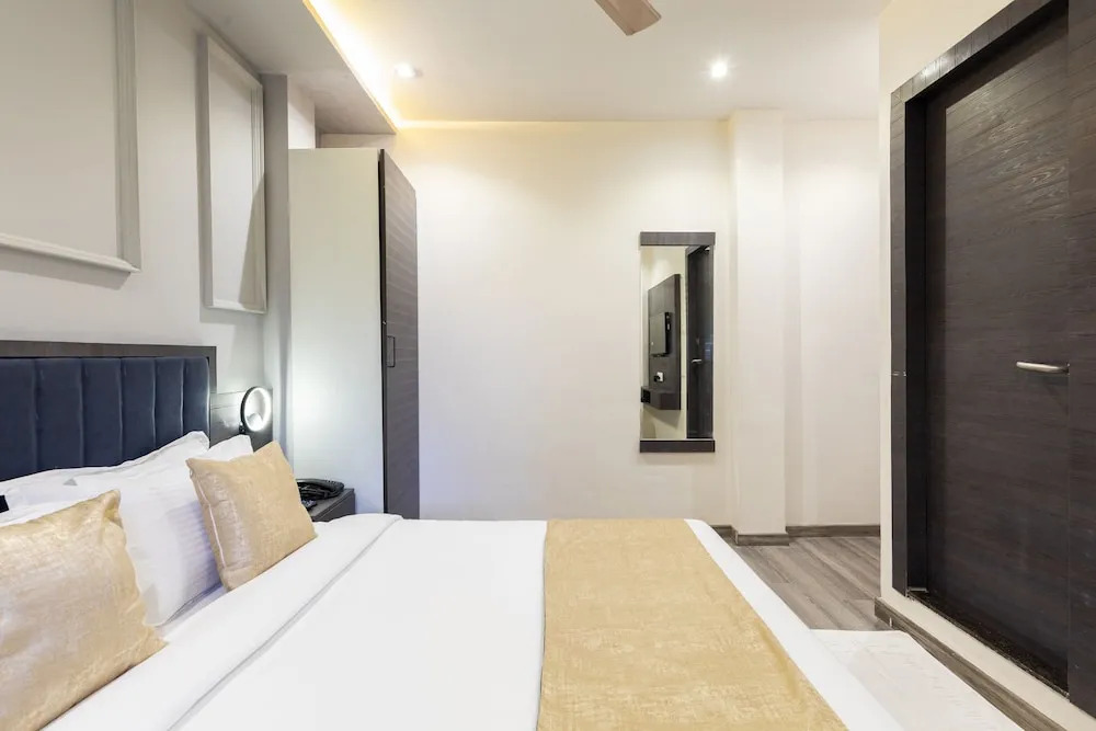 Hotel Classio Andheri - Near DN Nagar Metro Station