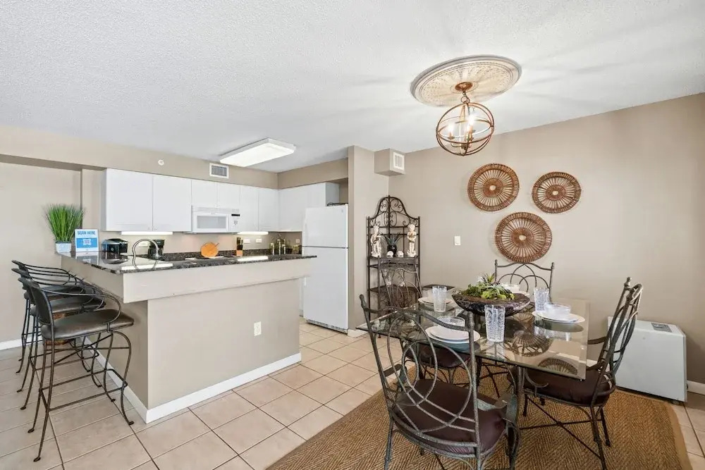 Dune Pointe 201: DON'T MISS OUT! AMAZING BEACH CONDO FREE BEACH SERVICE &more