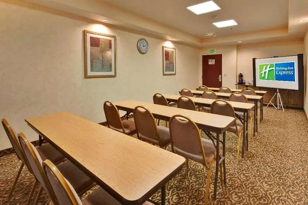 Holiday Inn Express Delano Highway 99 by IHG