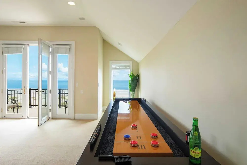 Oceanfront, Pool+hot Tub, Game Room, Views Steps to Beach Lido by Avantstay