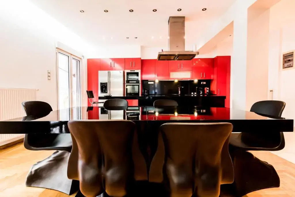 A Luxury Comfortable 2bdrm Apt in Athens