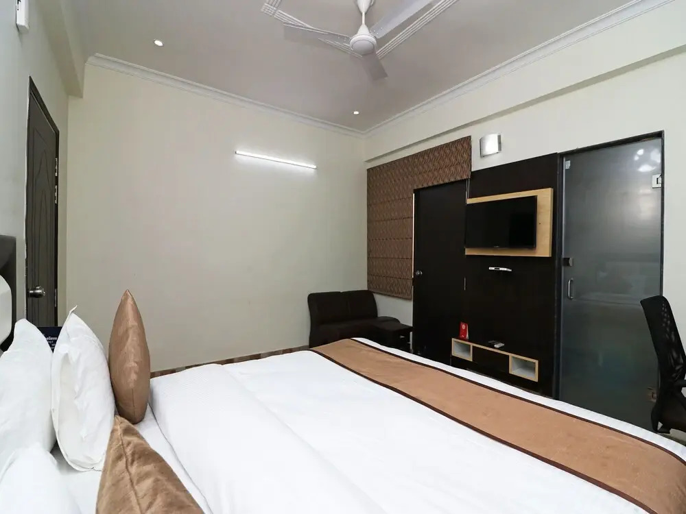 OYO 14909 Hotel Vivid