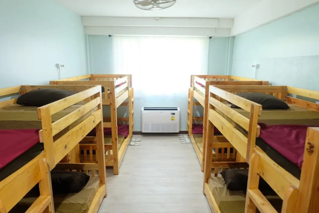 Plearn Hostel