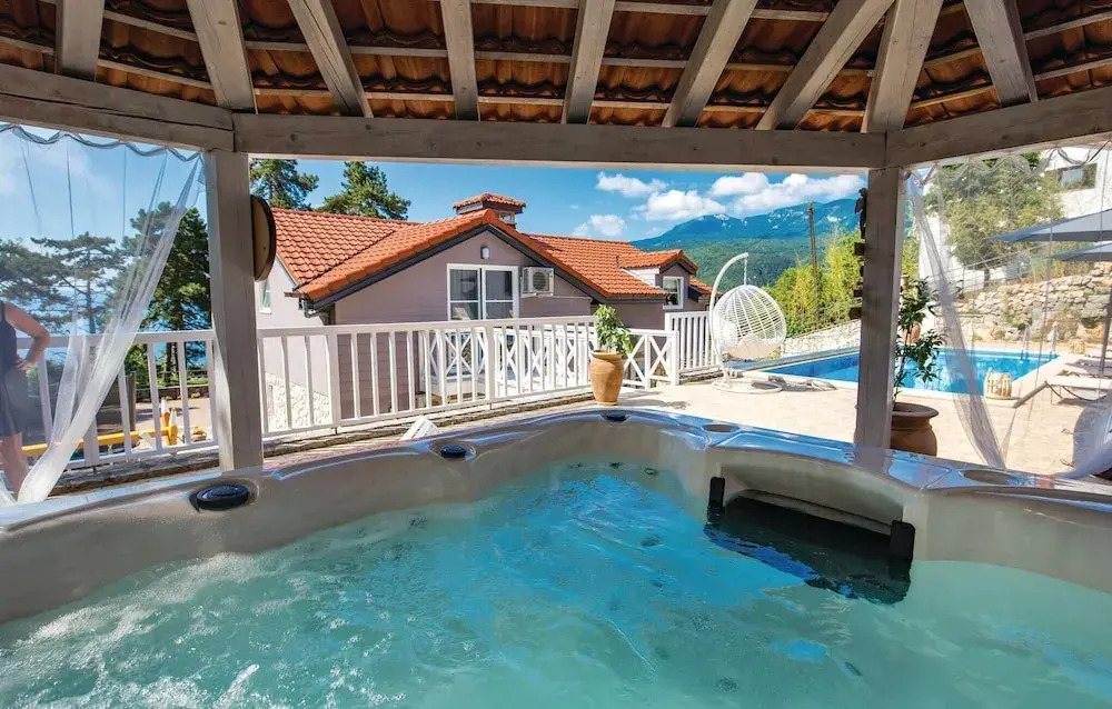 Awesome Home in Veprinac With 4 Bedrooms, Jacuzzi and Outdoor Swimming Pool