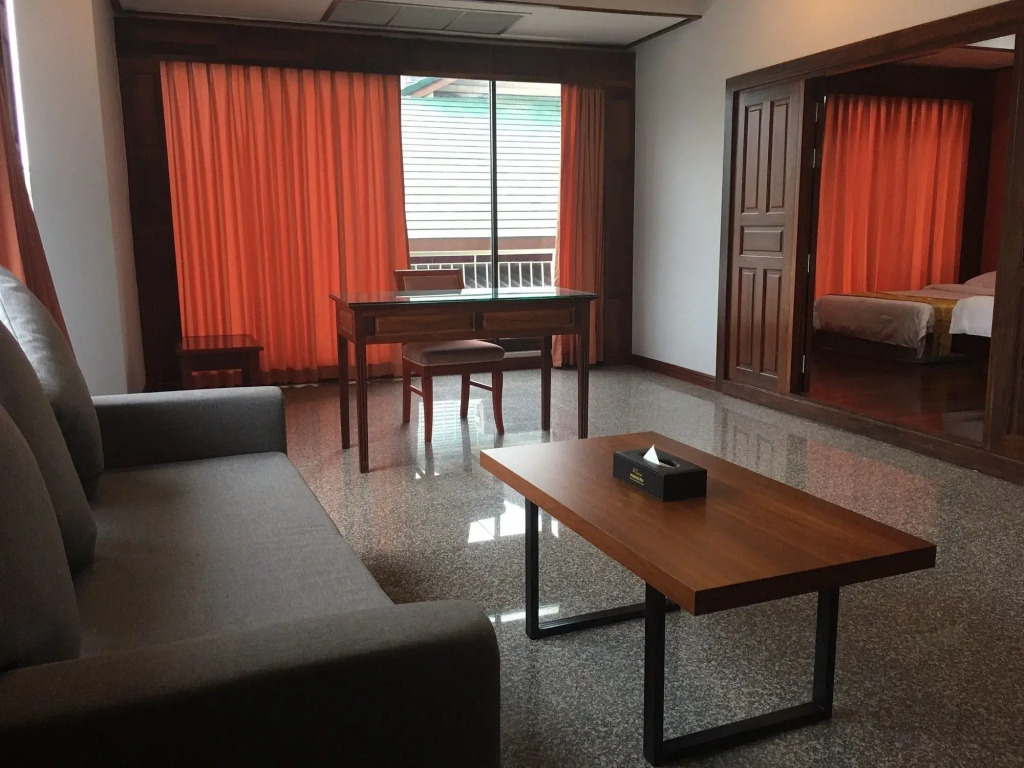 The President Hotel at Chokchai 4