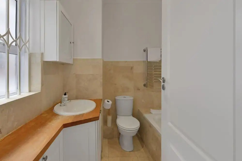 Charming 2-bed Sea Point Retreat Mountain Views