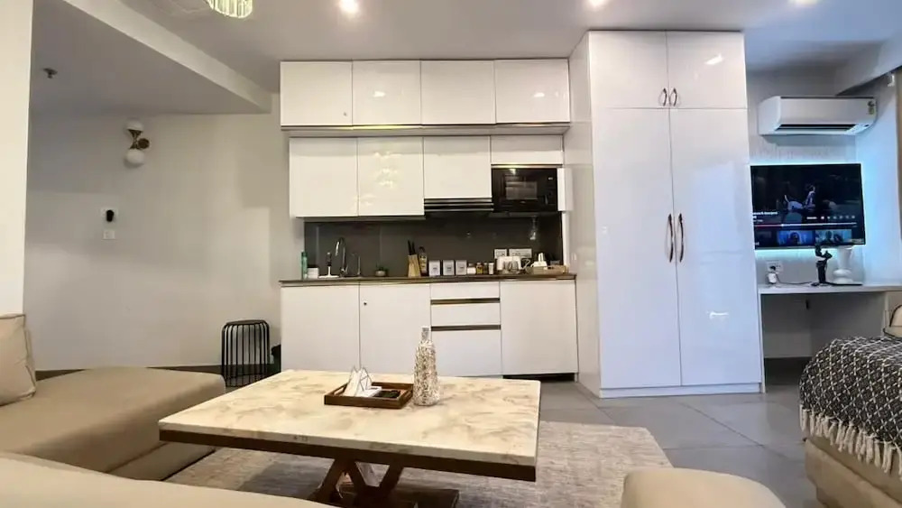 41 Floor River View - TheRoomeraStay