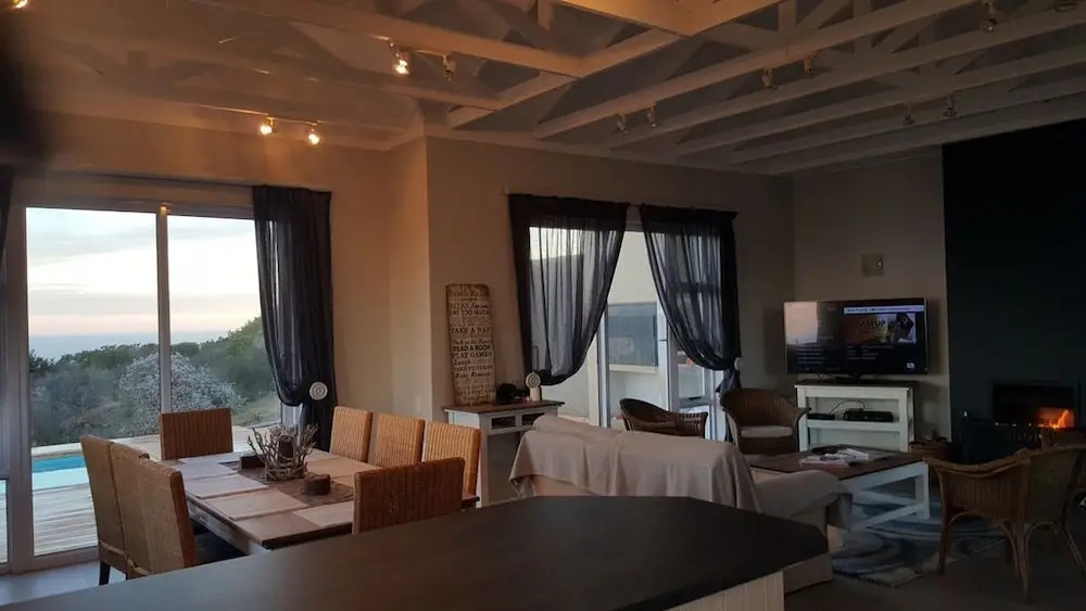 Pinnacle Point Pool Lodge