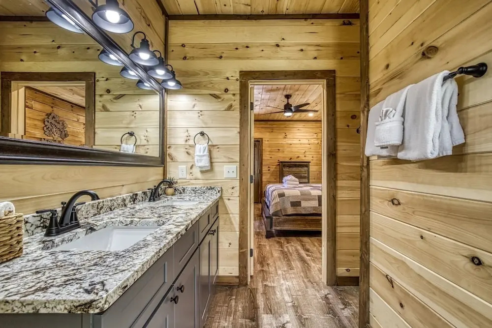 Ern866 - Ole Smoky 3 Bedroom Cabin by RedAwning