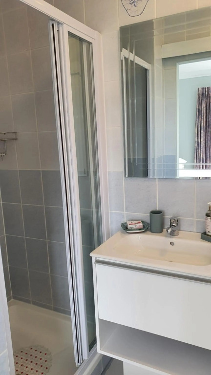 Modern Solar powered 1 bed studio apartment with amazing views
