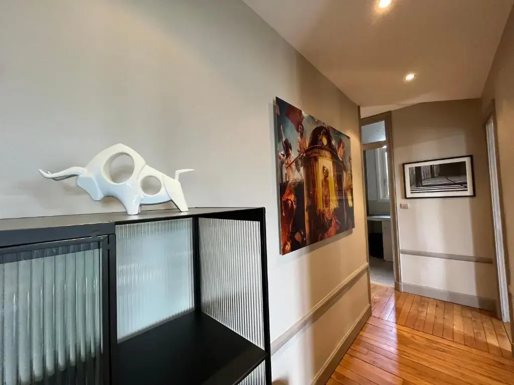 Appartement haut standing 125m2 / Parking privé plein centre-ville avec vue panoramique