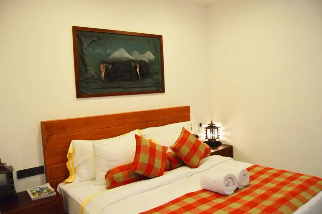 Elepath Lodge Pinnawala