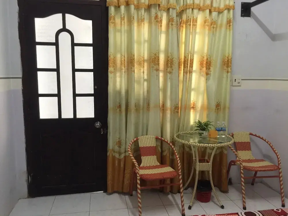 Halo Hostel