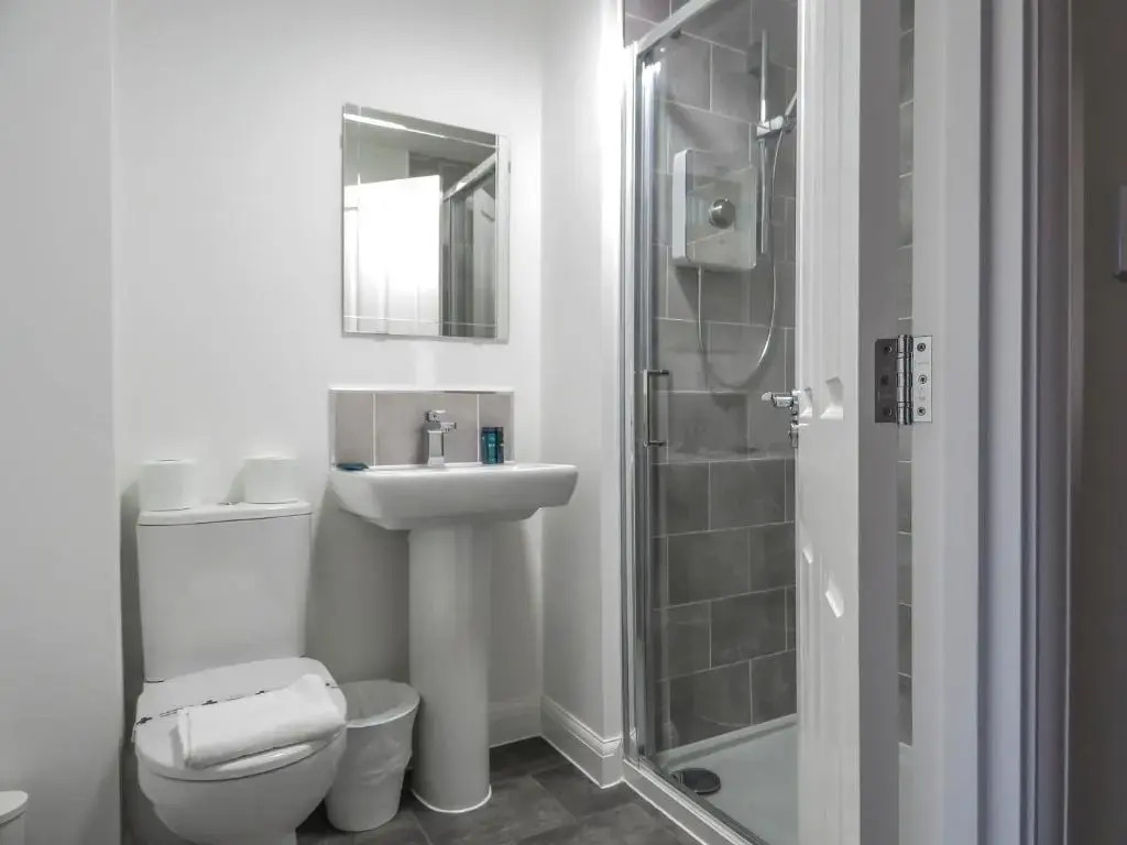 Tudors eSuites 5 Bed House
