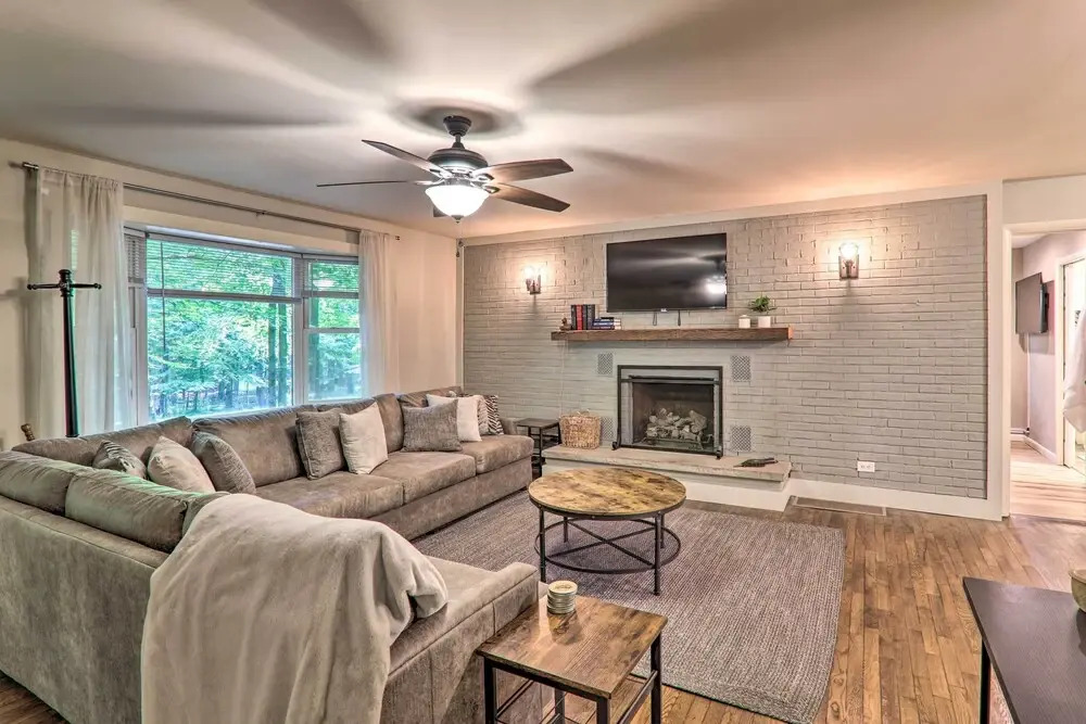 Sunroom, Fire Pit + Sauna: Lake Locust Village Gem