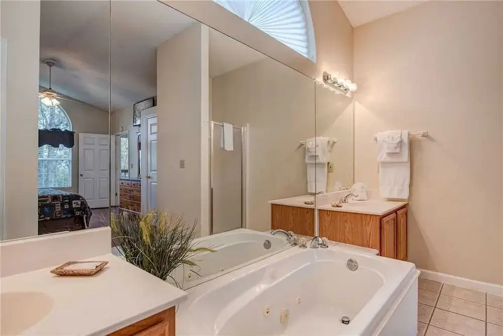 Twin View 2 Bedroom Mountain View Home with Hot Tub