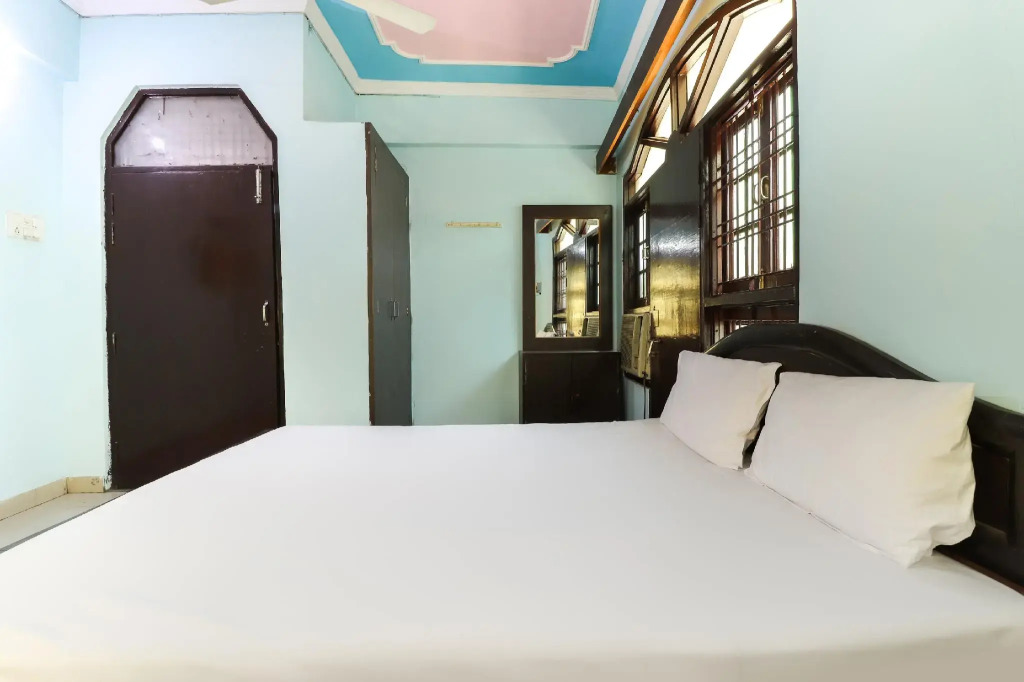 Satkar Guest House by OYO Rooms