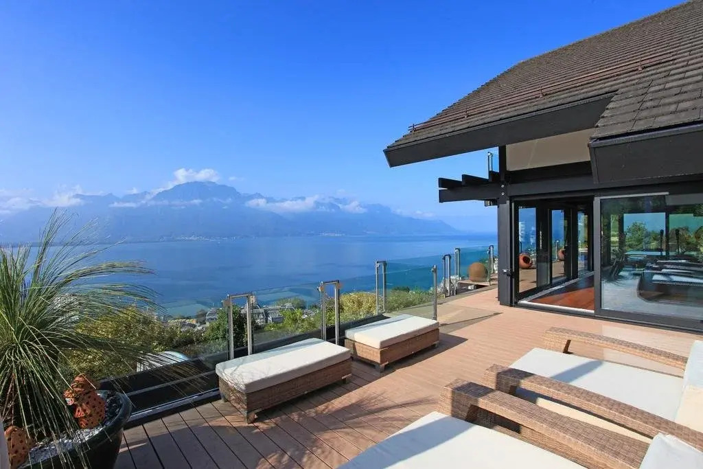 Montreux Deck