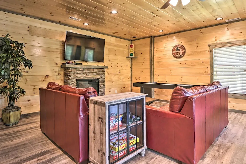Hot Tub, Game Room, Decks: Cabin in Gatlinburg