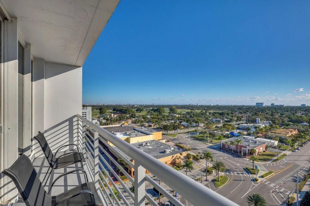 Elegant Condo w/ Stunning Views in Dtwn Hollywood