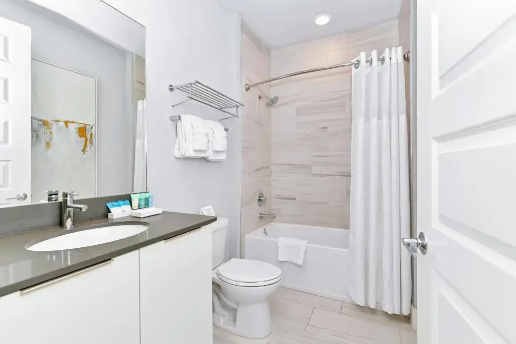 Stylish Condo near Disney w Hotel Amenities 7770- 26-110