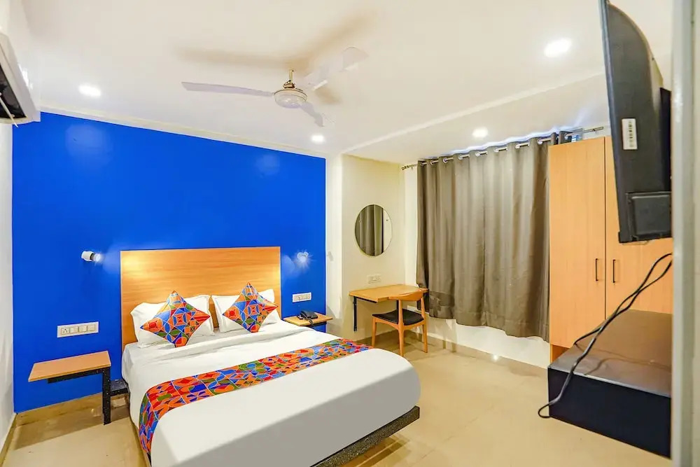 Fabhotel Moon