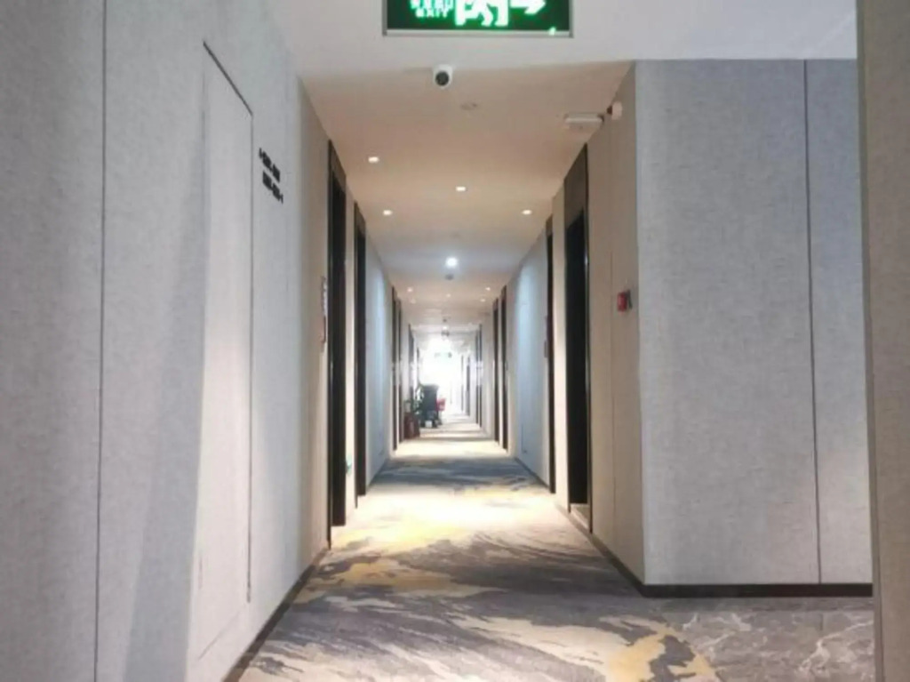 Ziding Longsheng Hotel (Zhengzhou Zijingshan Subway Station Branch)