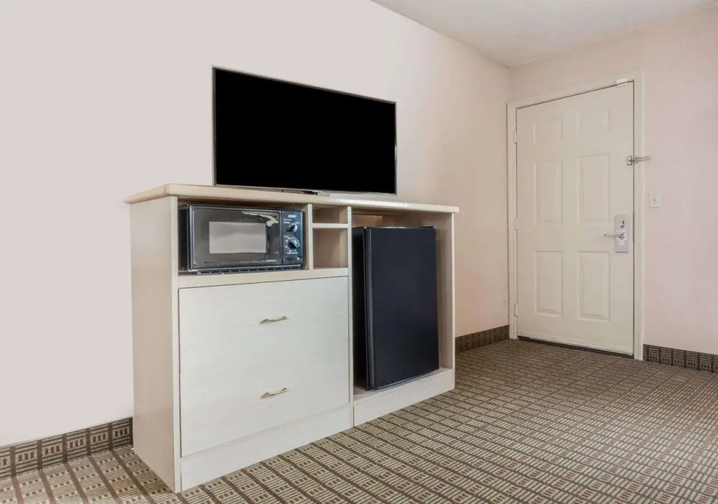 Days Inn by Wyndham Portland Central