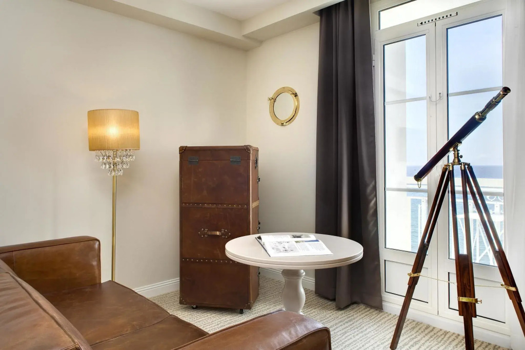 Grand Hotel Des Sablettes Plage, Curio Collection By Hilton