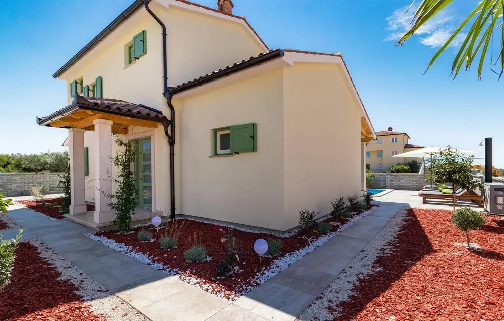 Gorgeous Home In Peroj