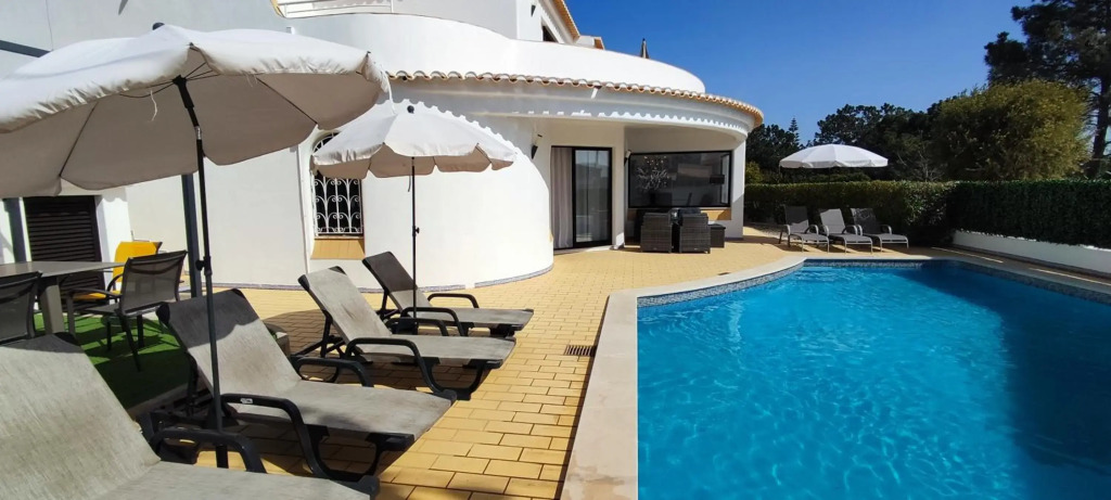 Villa Cristina 17 - Pool & 10 min walk from beach