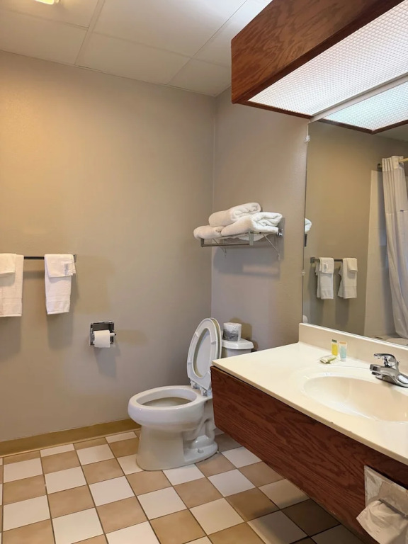 Relax Inn & Suites