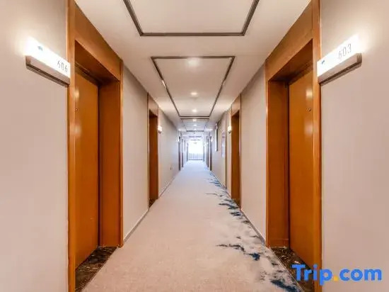 Rujia Ruibai Cloud Hotel (Qingdao Huangdao Lingshanwan Road Branch)