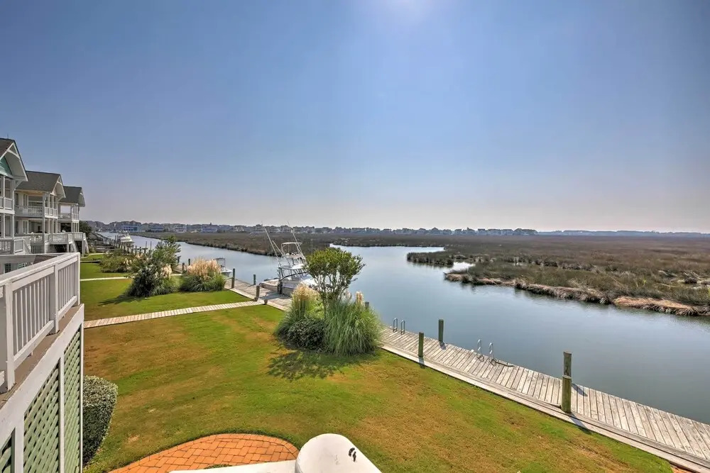 Manteo Waterfront Resort Home w/ 30-ft Dock!