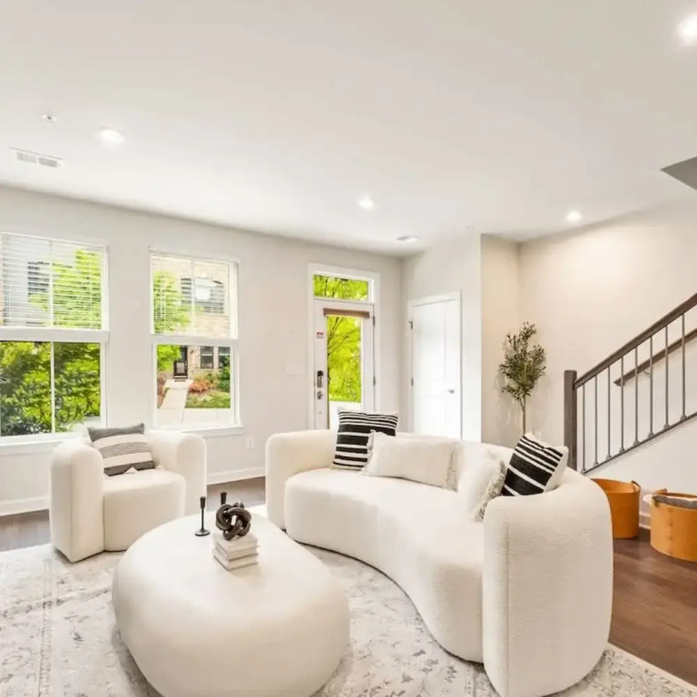 Ashburn 4-br Homestay Close to Dulles Metro