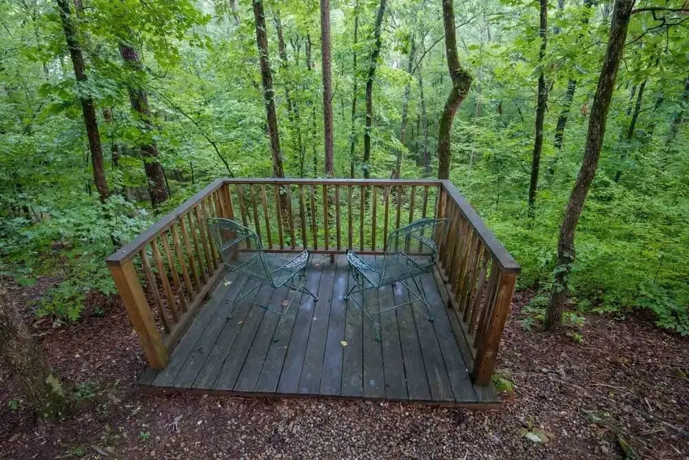 Mountain Bear Lodge Includes Roku TV, Wifi, Hot Tub, and BBQ by Redawning