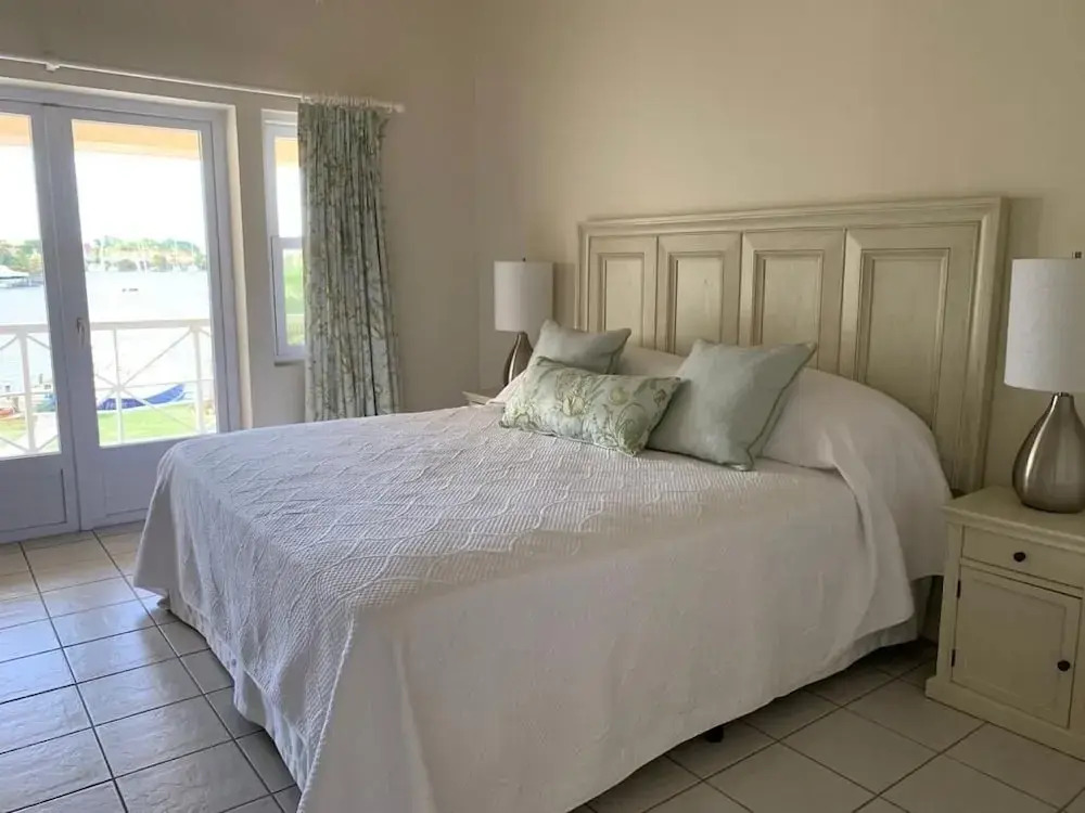 Bay View #7 Is A 2-bed, 3.5-bath Waterfront Townhouse In A Gated Community. 2 Bedroom Townhouse by RedAwning