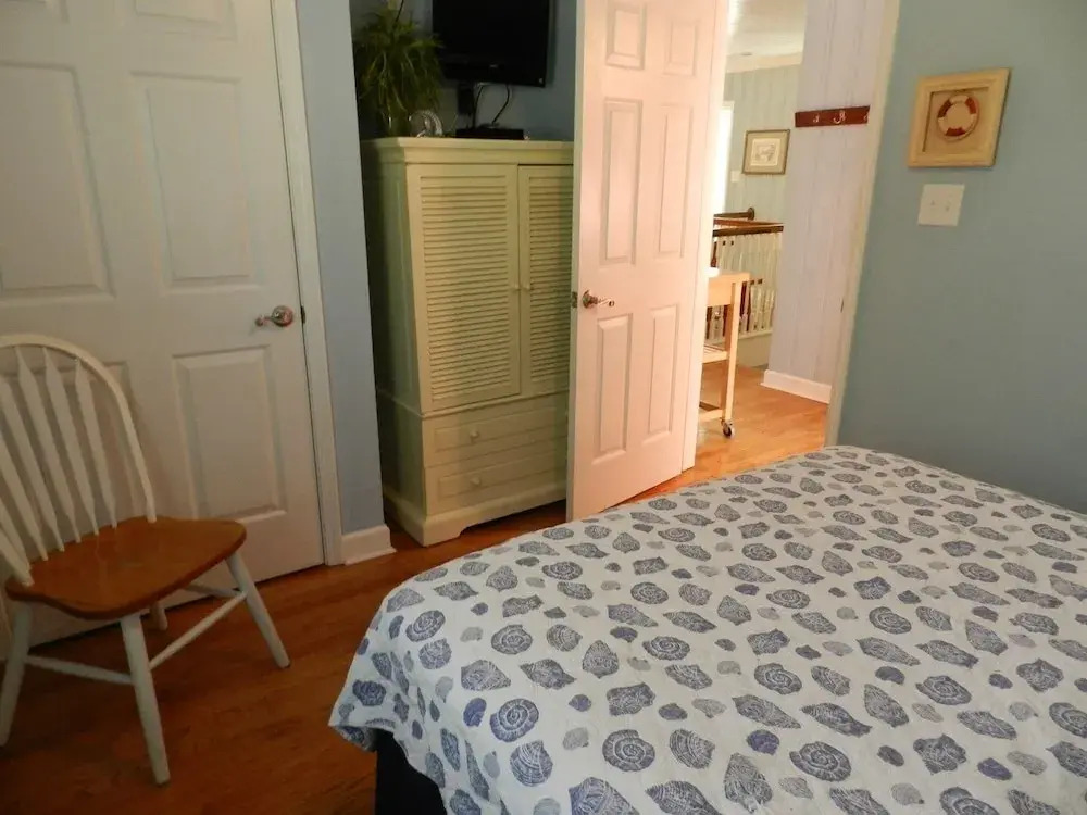 813 S Dogwood - Back in Debt - 6 Br Home