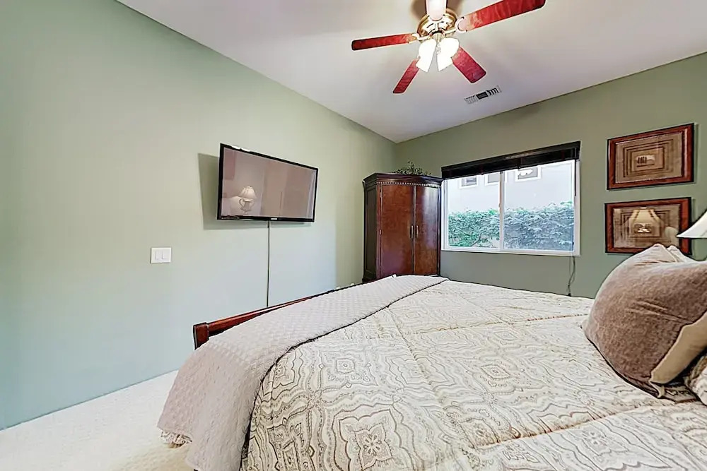 Golf View Drive - 4 Br Home