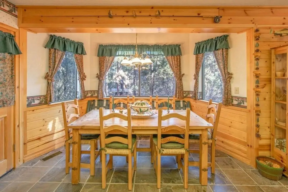 Cabin 3 - Knotty Pine And Forest Views Await At This Traditional Mountain Home. 2 Bedroom Home